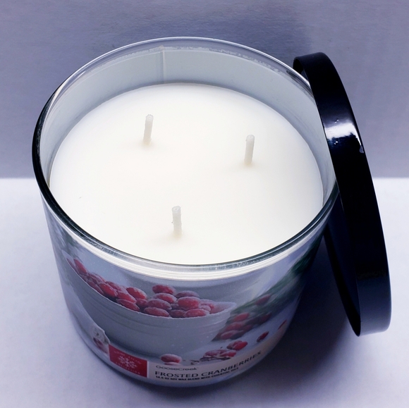 Goose Creek FROSTED CRANBERRIES Large 3-Wick Scented Candle, 14.5 oz - Picture 3 of 5